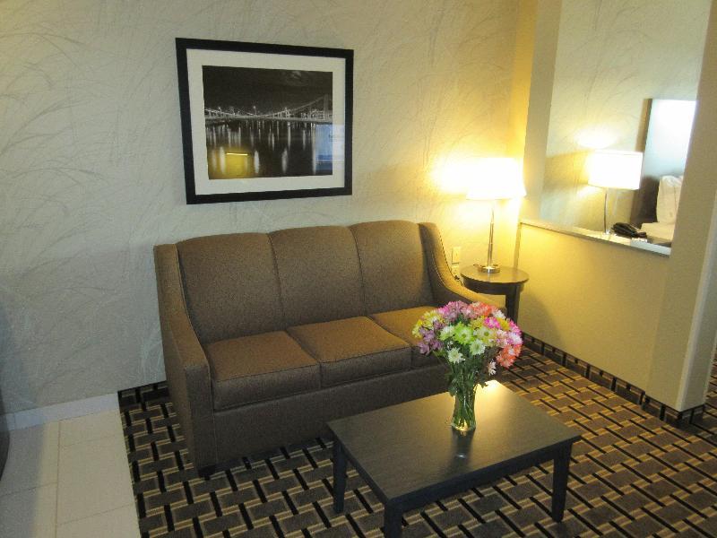 Holiday Inn Express & Suites Butler By Ihg Exteriör bild